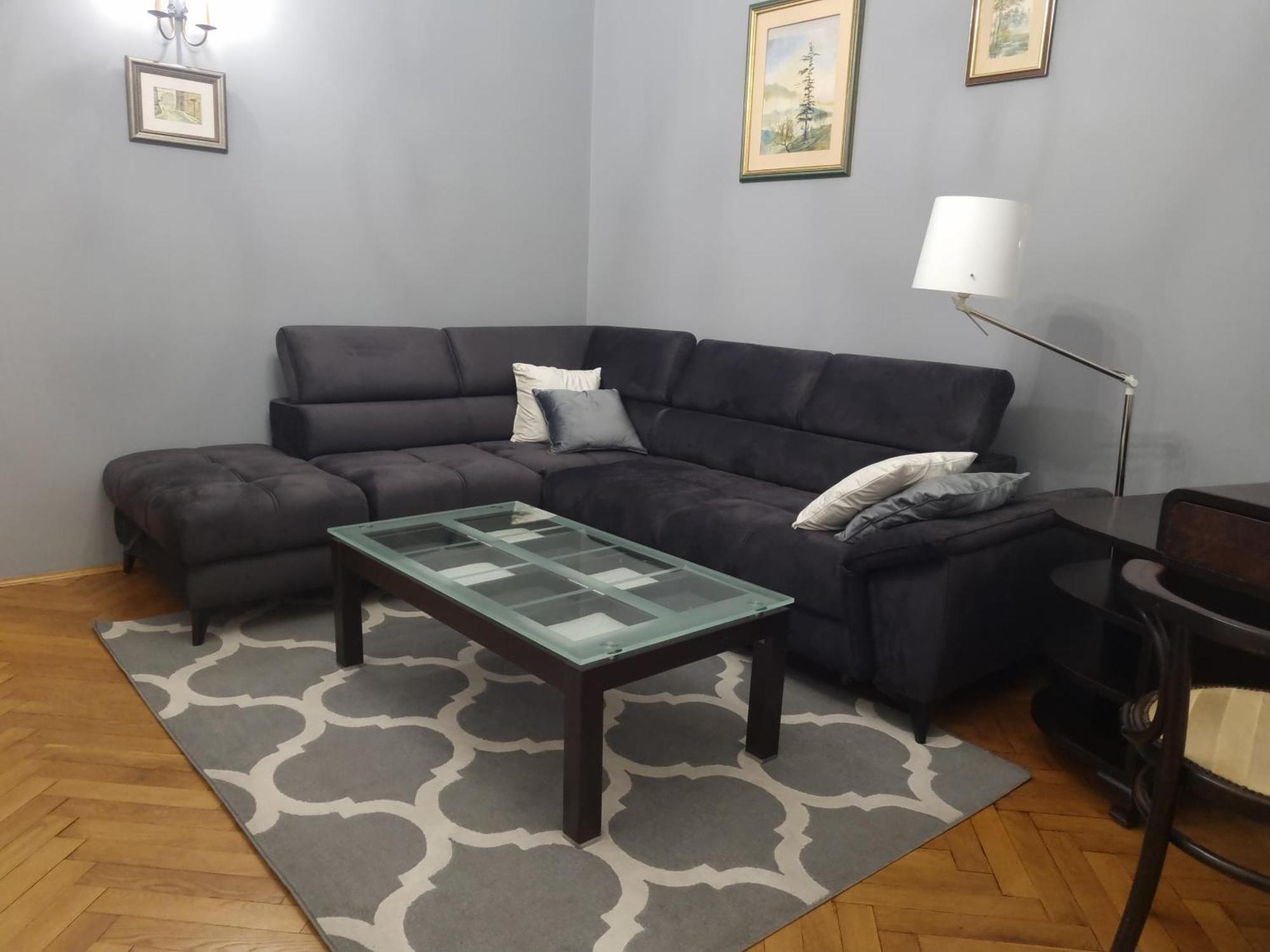 Apartment One Bedroom Next To The Royal Castle In By Renters *