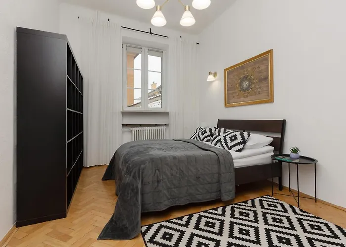 One Bedroom Apartment Next To The Royal Castle In Warsaw By Noclegi Renters