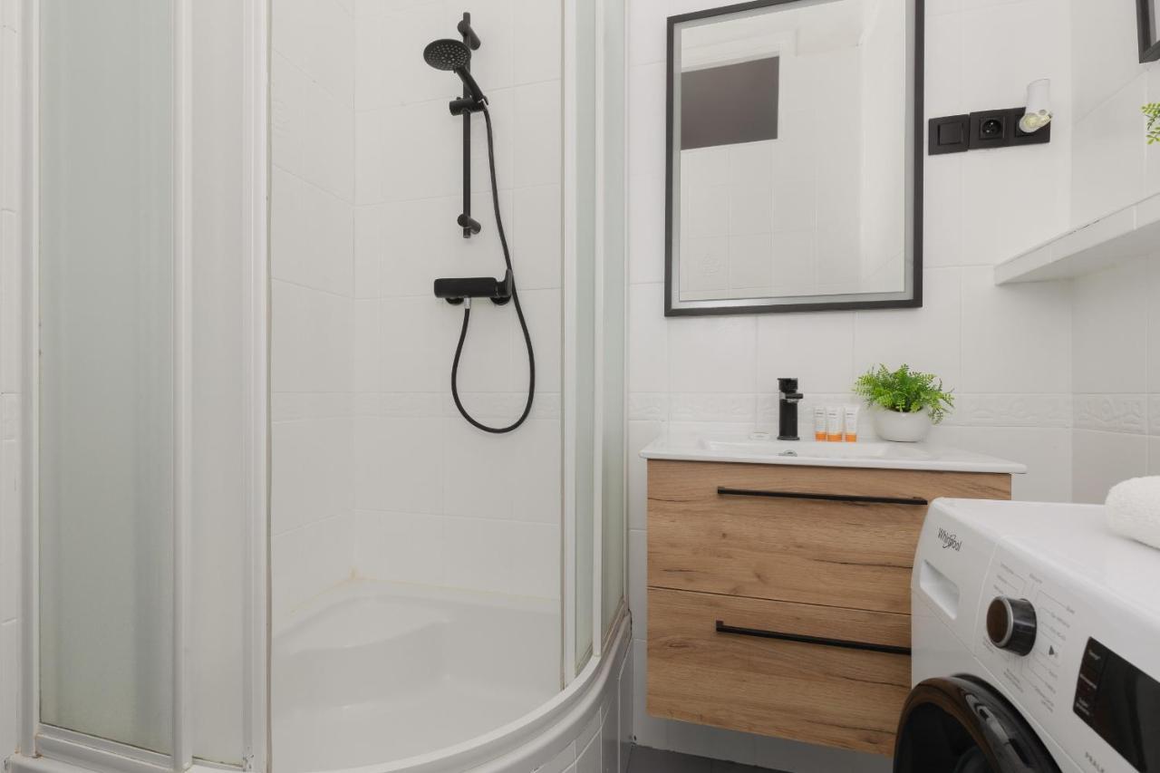 Апартаменти One Bedroom Next To The Royal Castle In By Renters Варшава